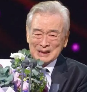 韓国俳優のイ・スンジェ 2024年度のKBS演技大賞受賞！「イ・サン」の英祖役